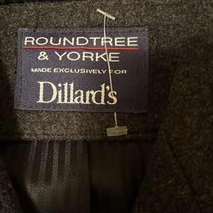 NWOT ROUNDTREE & YORKE DILLARD’S Private Label. Size is 42R. Made of LAMBSWOOL